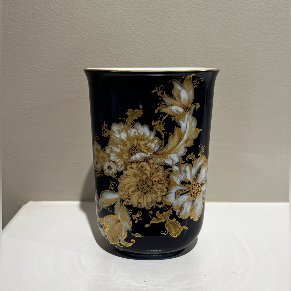 Signed Kaiser porcelain vase